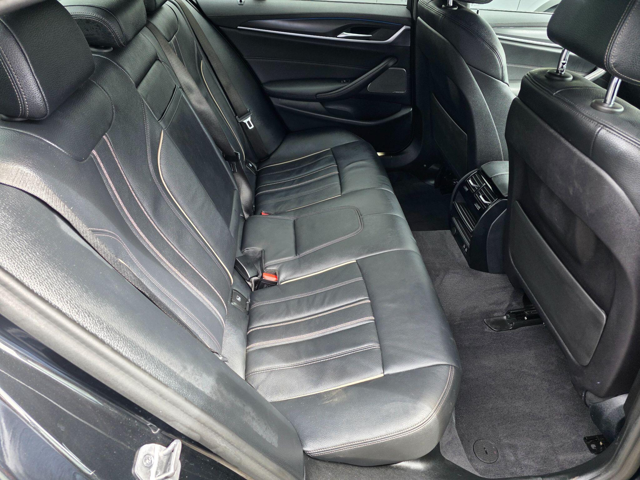 BMW 5 Series view 10