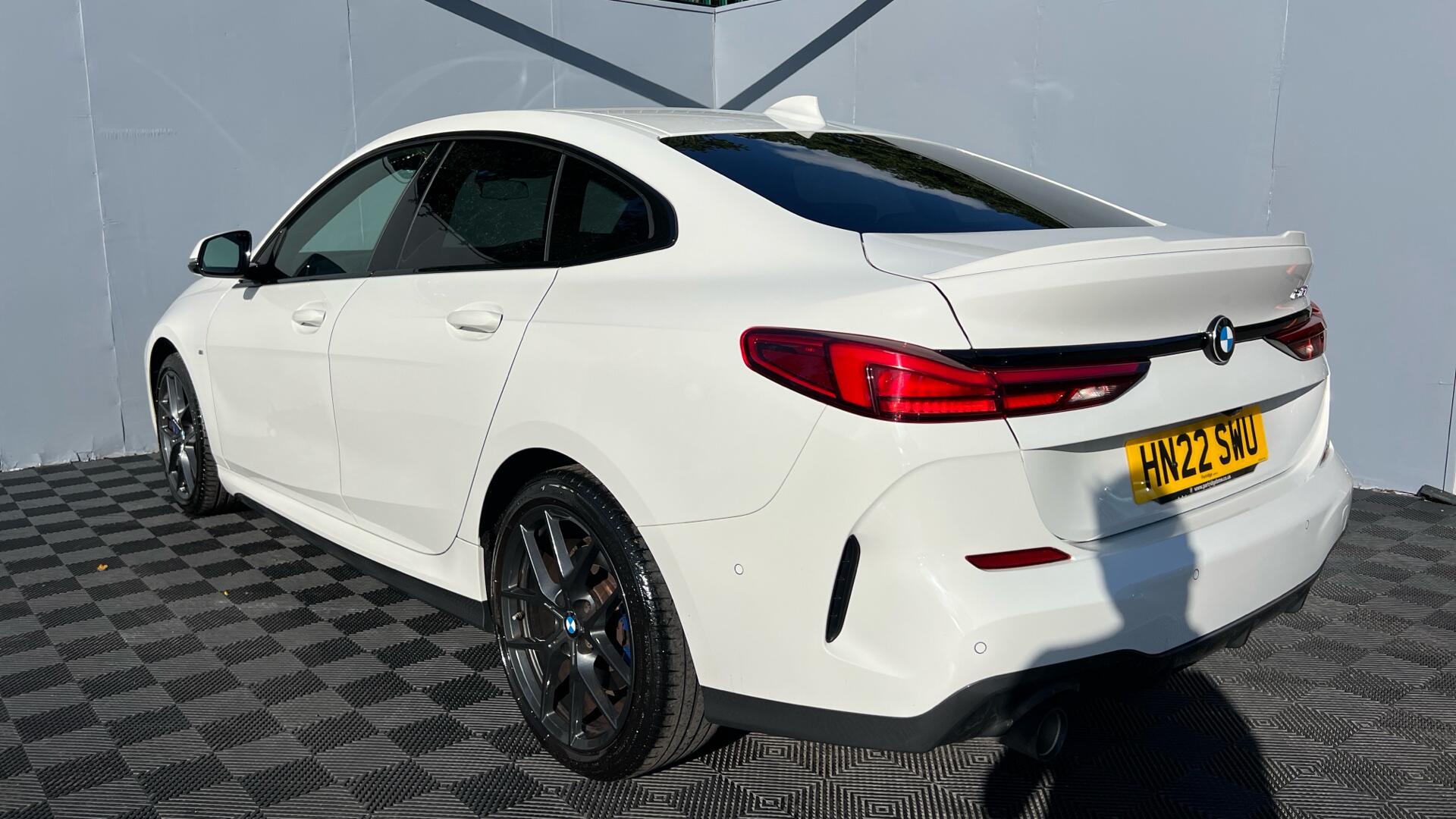 BMW 2 Series view 28