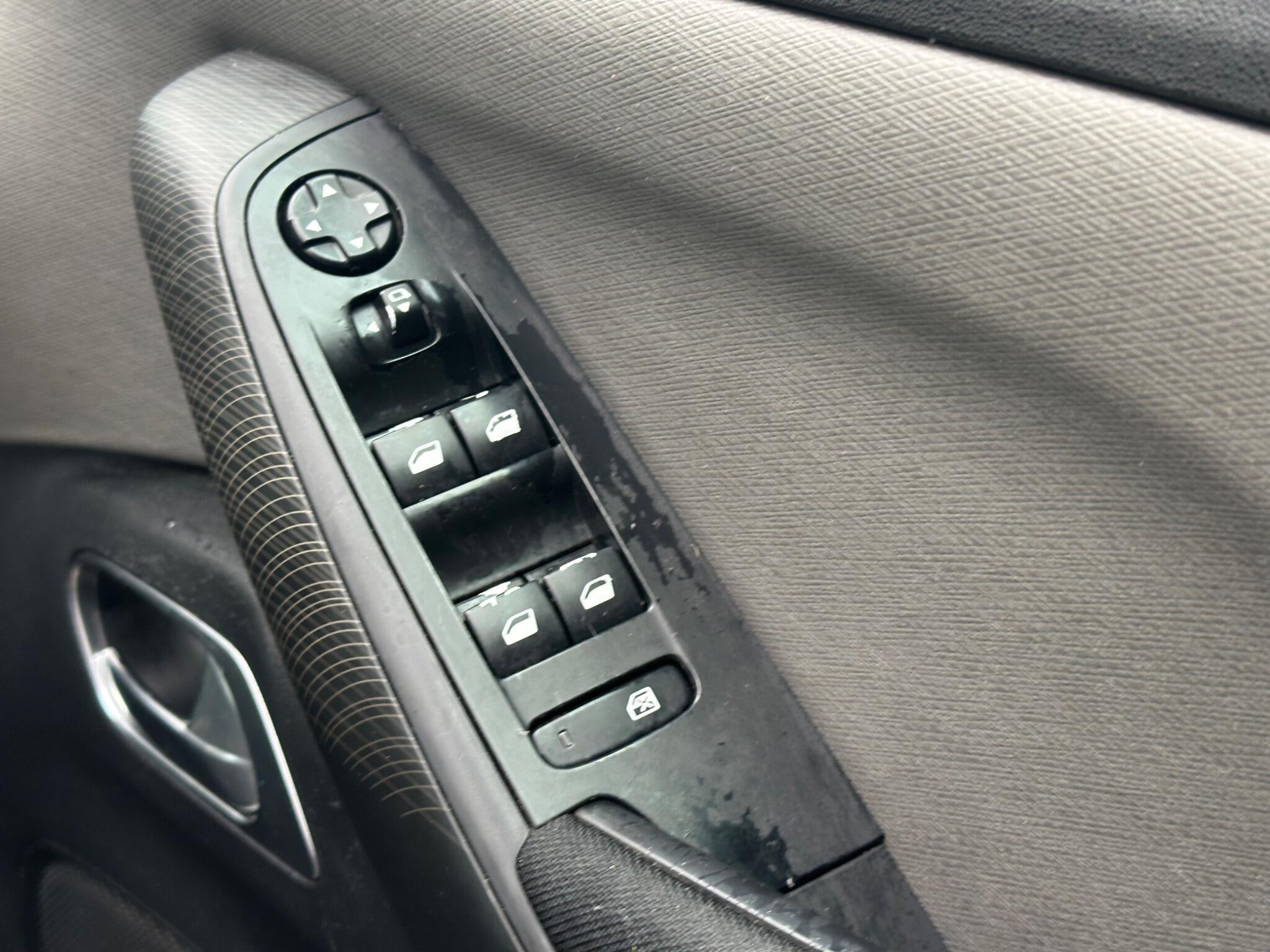 Citroen Grand C4 Picasso view 24