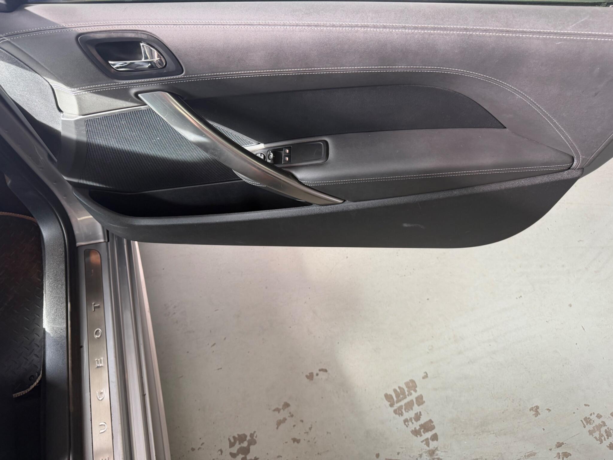Peugeot RCZ view 29