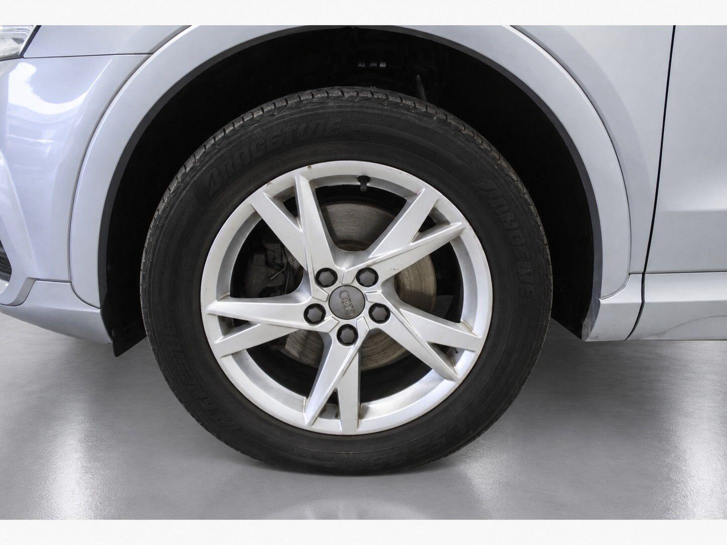 Audi Q3 view 57