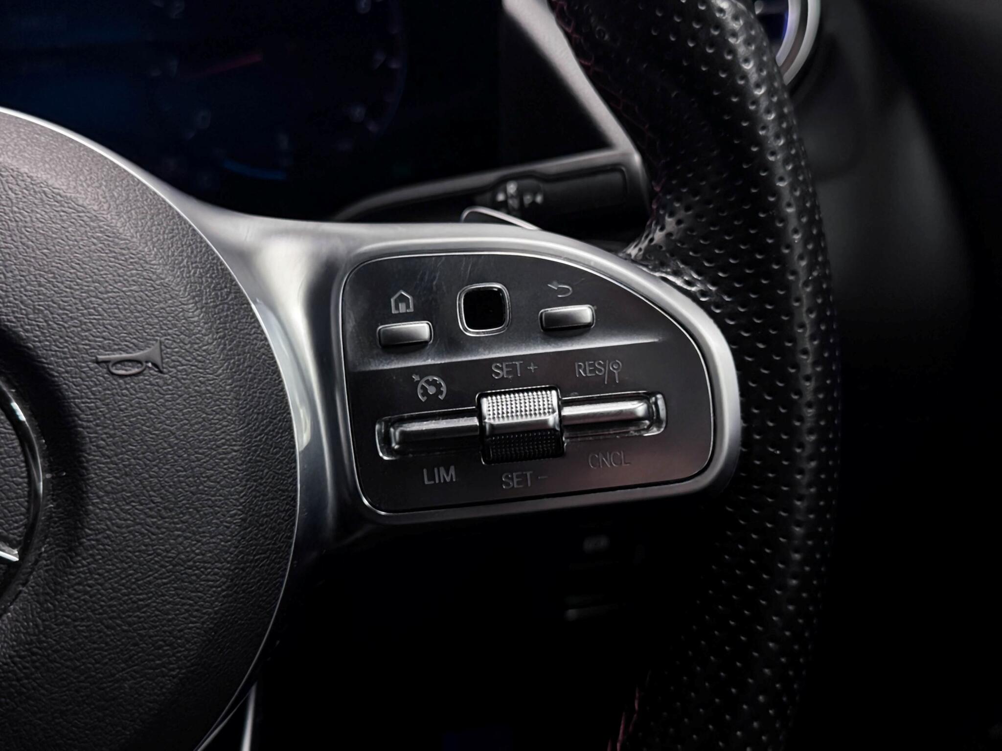 Mercedes-Benz Gla view 31