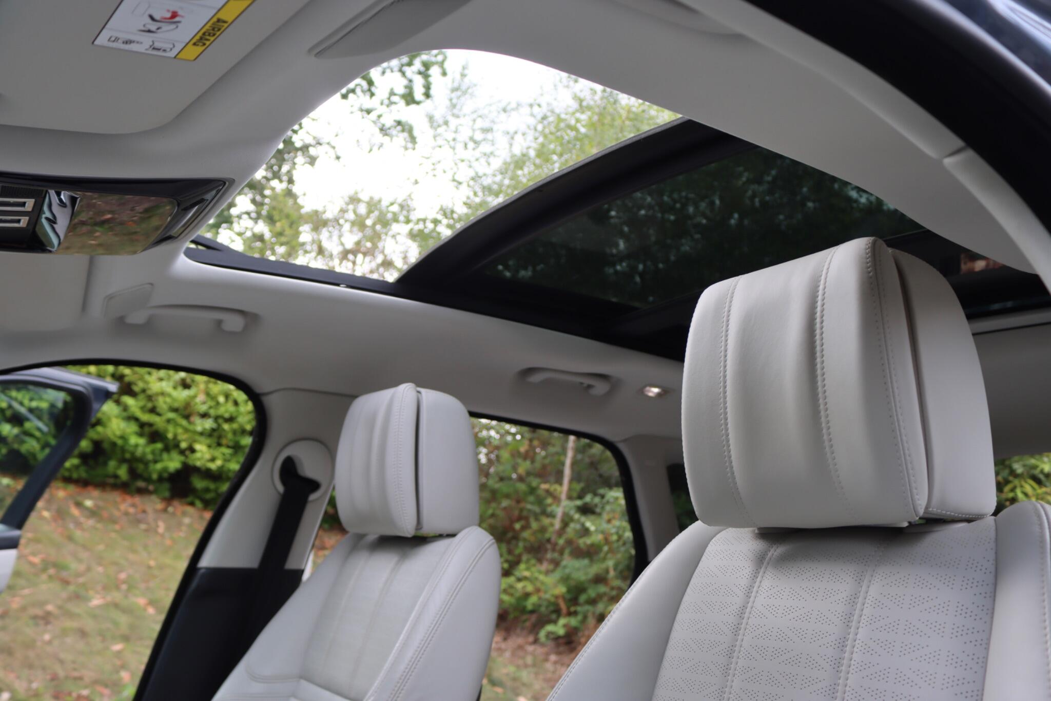 Land Rover Range Rover Velar view 4