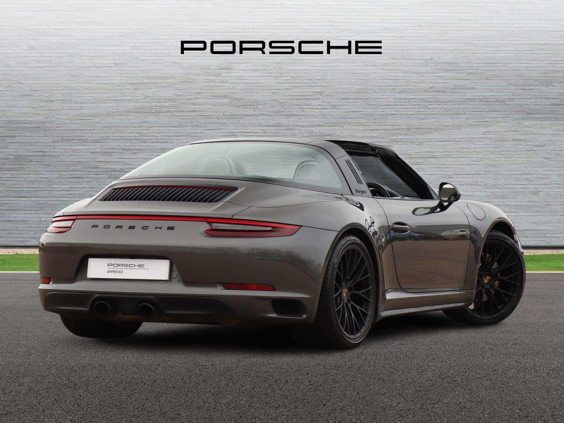 Porsche 911 view 3