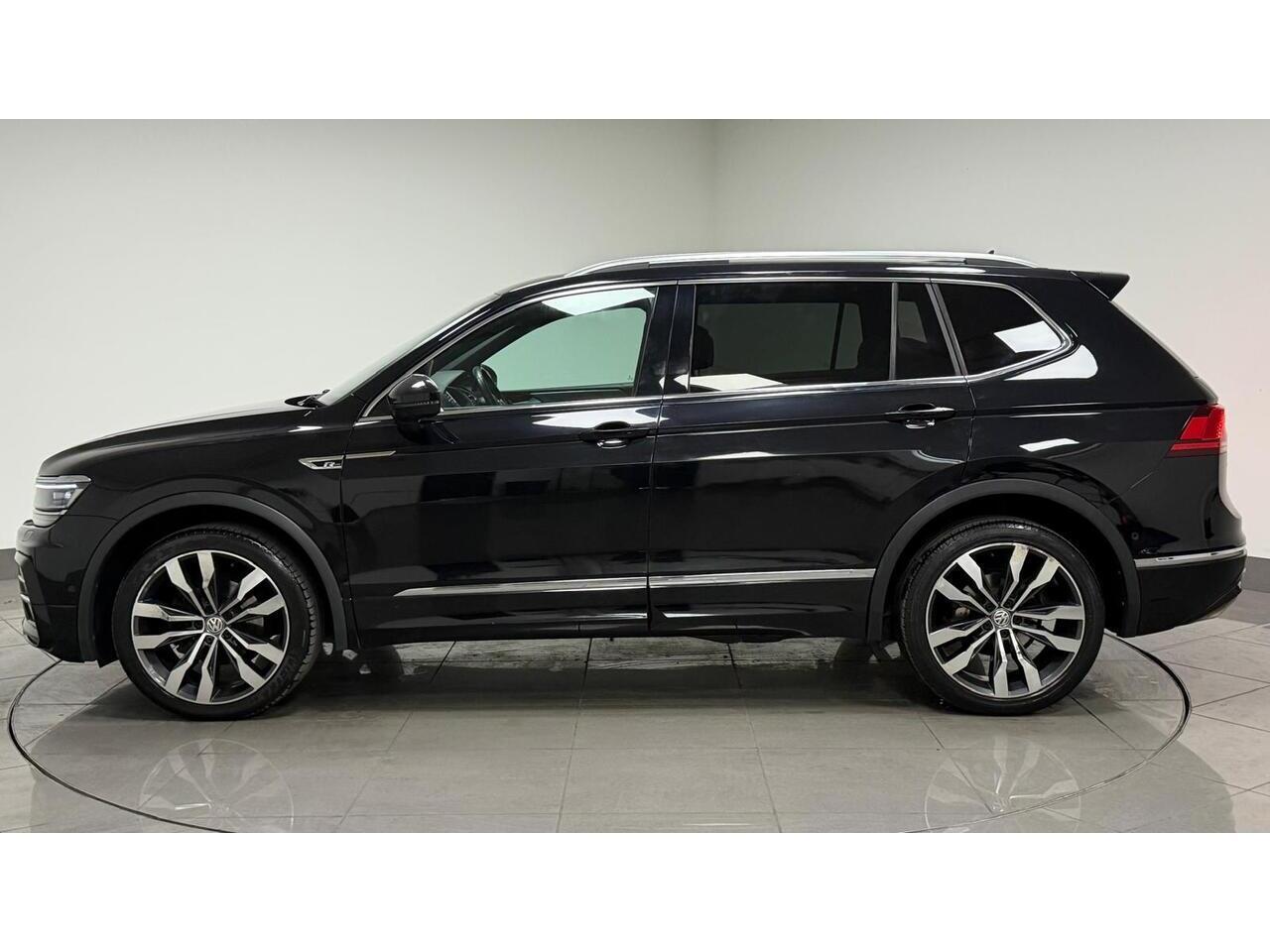 Volkswagen Tiguan Allspace view 4