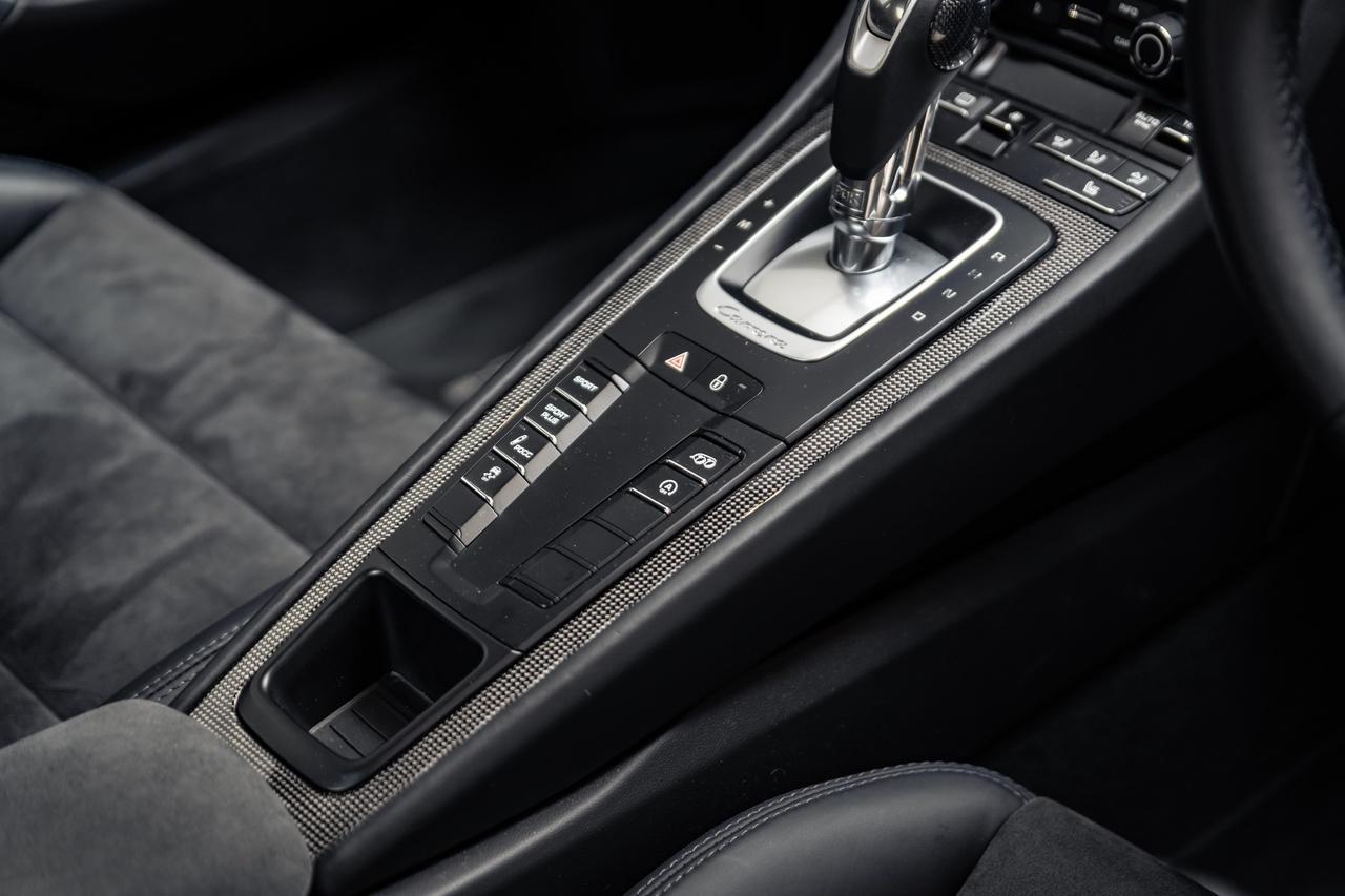 Porsche 911 view 15