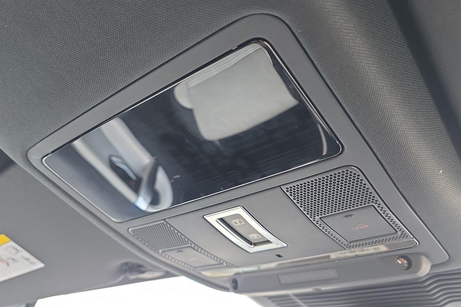 Land Rover Discovery Sport view 46