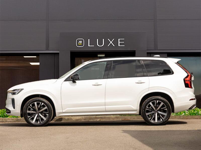 Volvo XC90 view 4