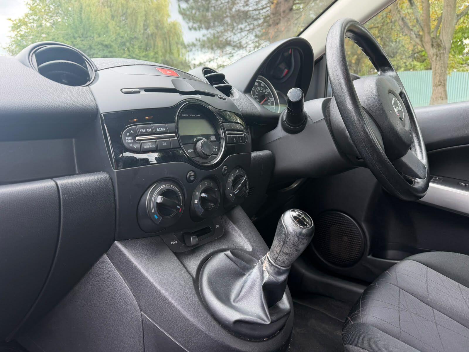 Mazda Mazda2 view 26