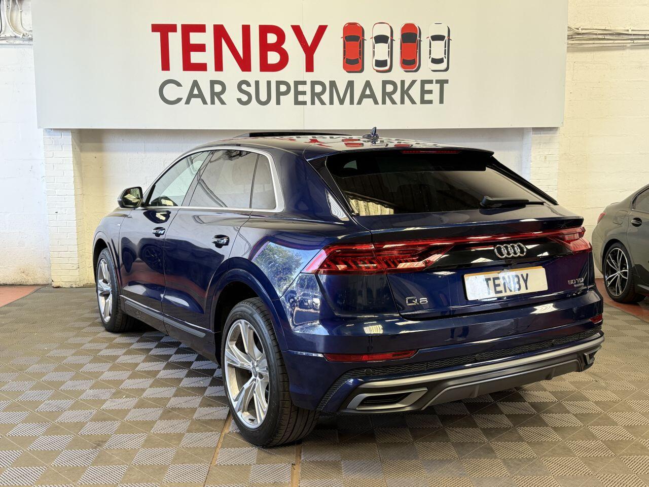 Audi Q8 view 7