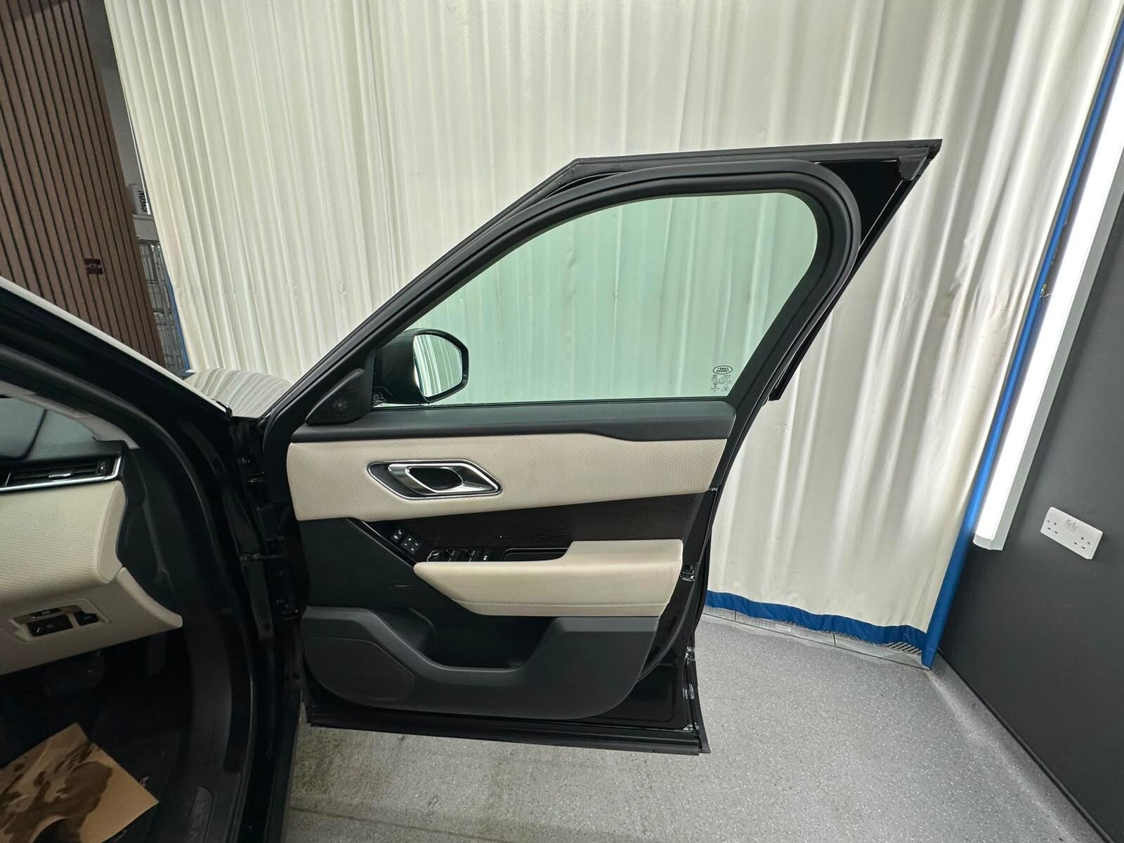 Land Rover Range Rover Velar view 14