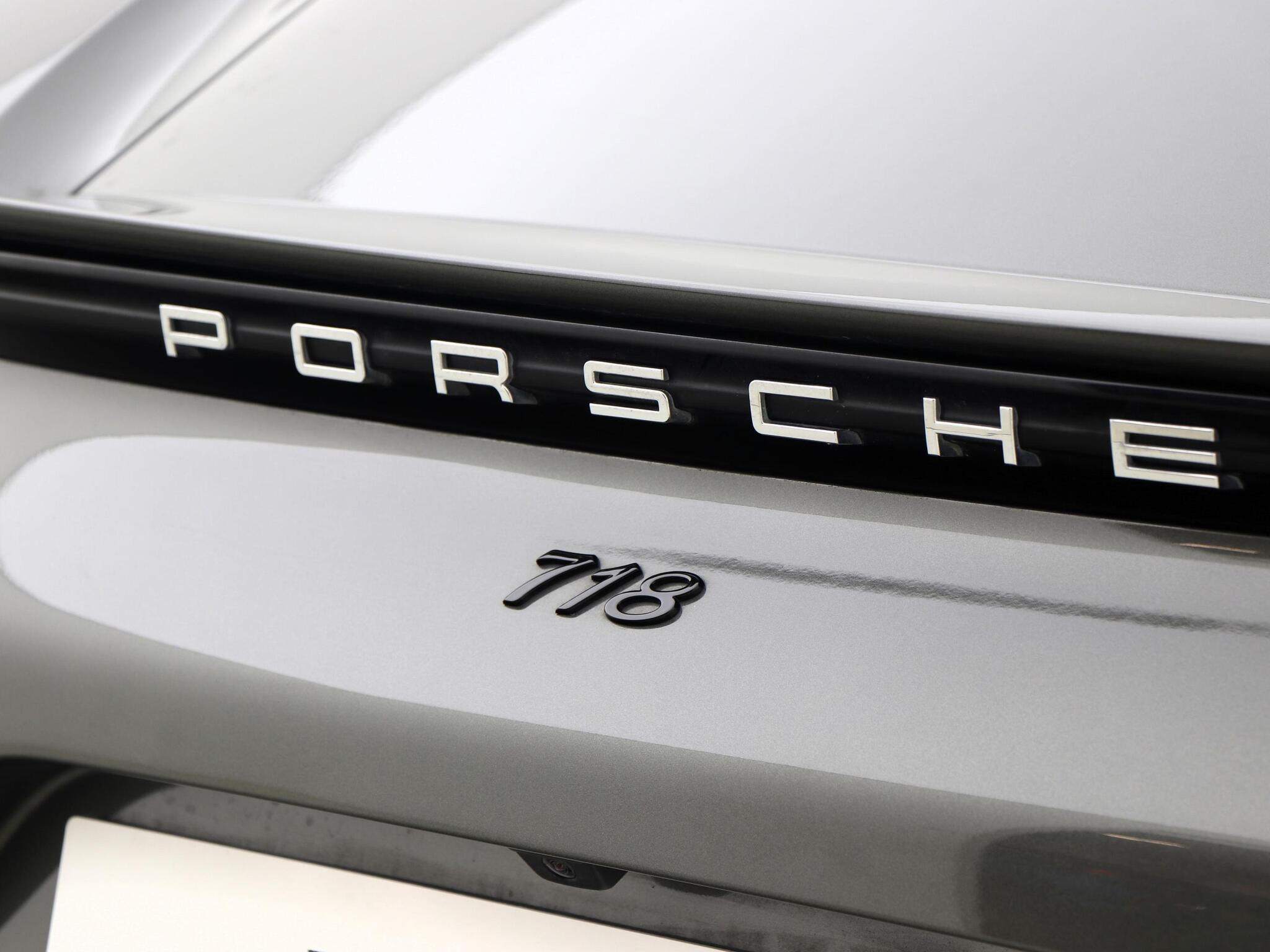 Porsche Cayman view 23