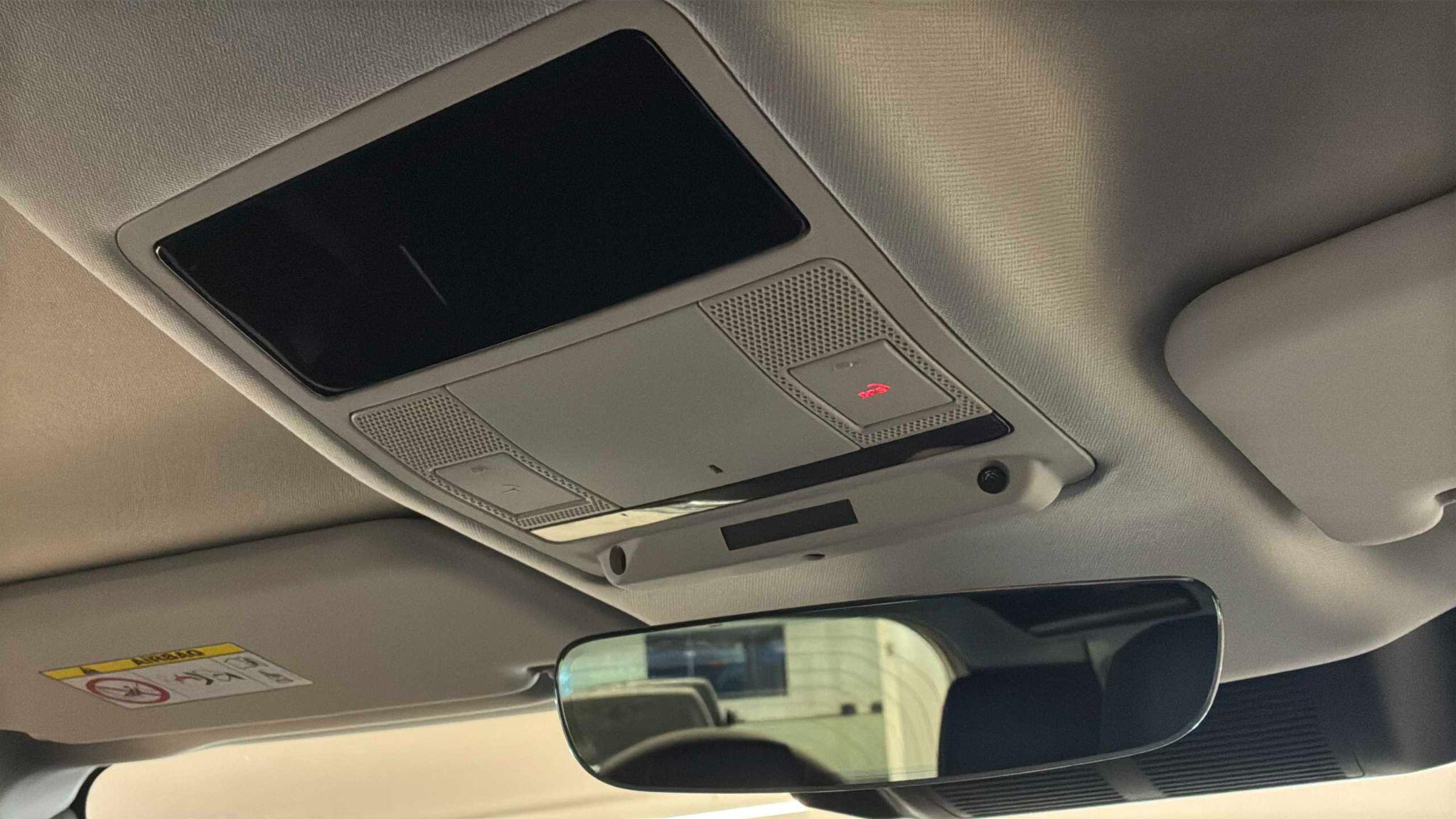 Land Rover Defender view 48