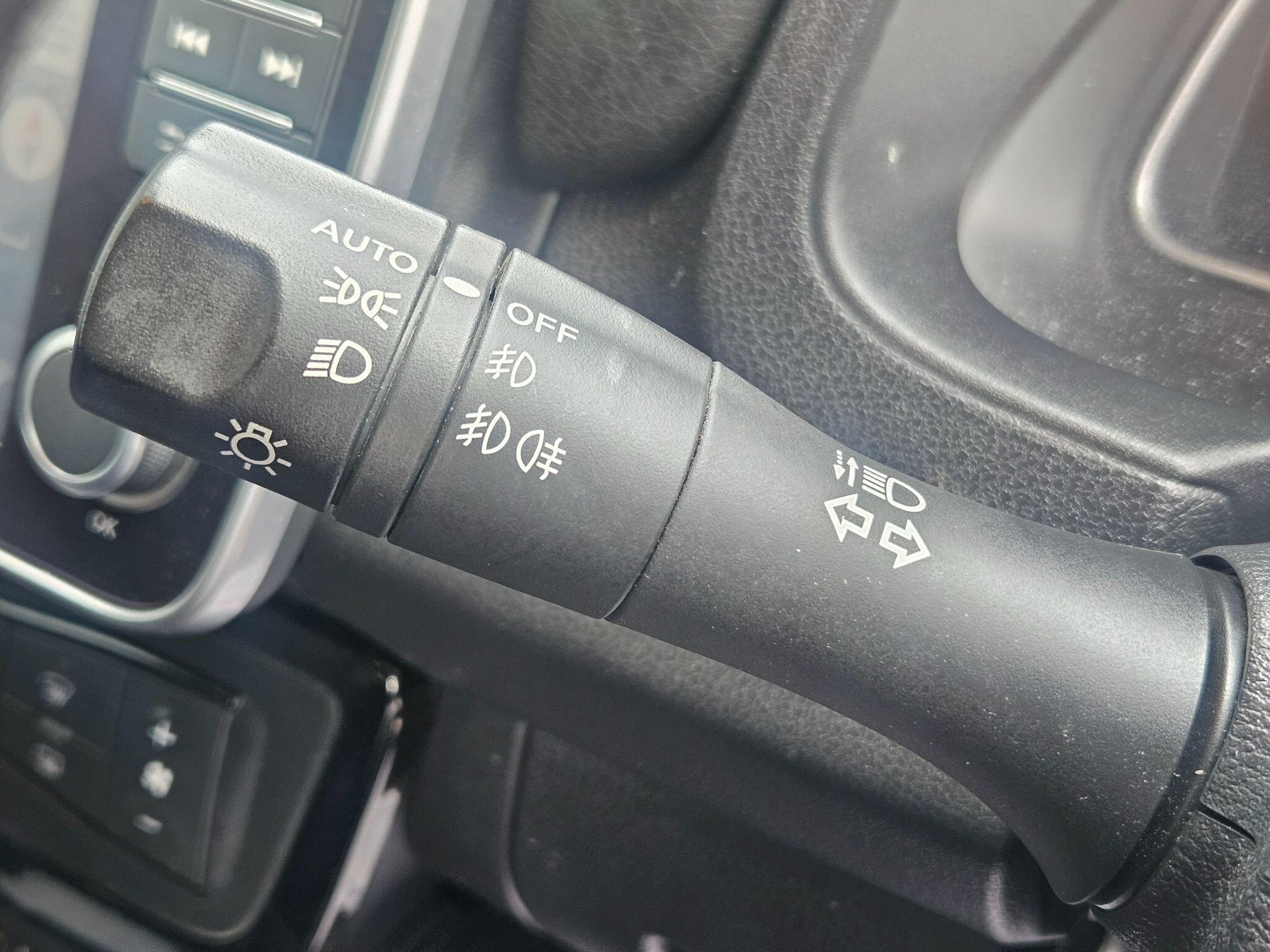 2022 Nissan Leaf image 40