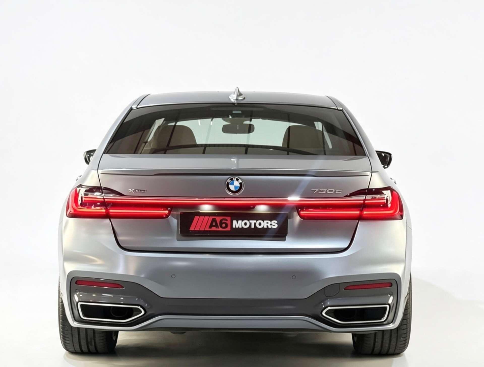 BMW 7 Series view 10