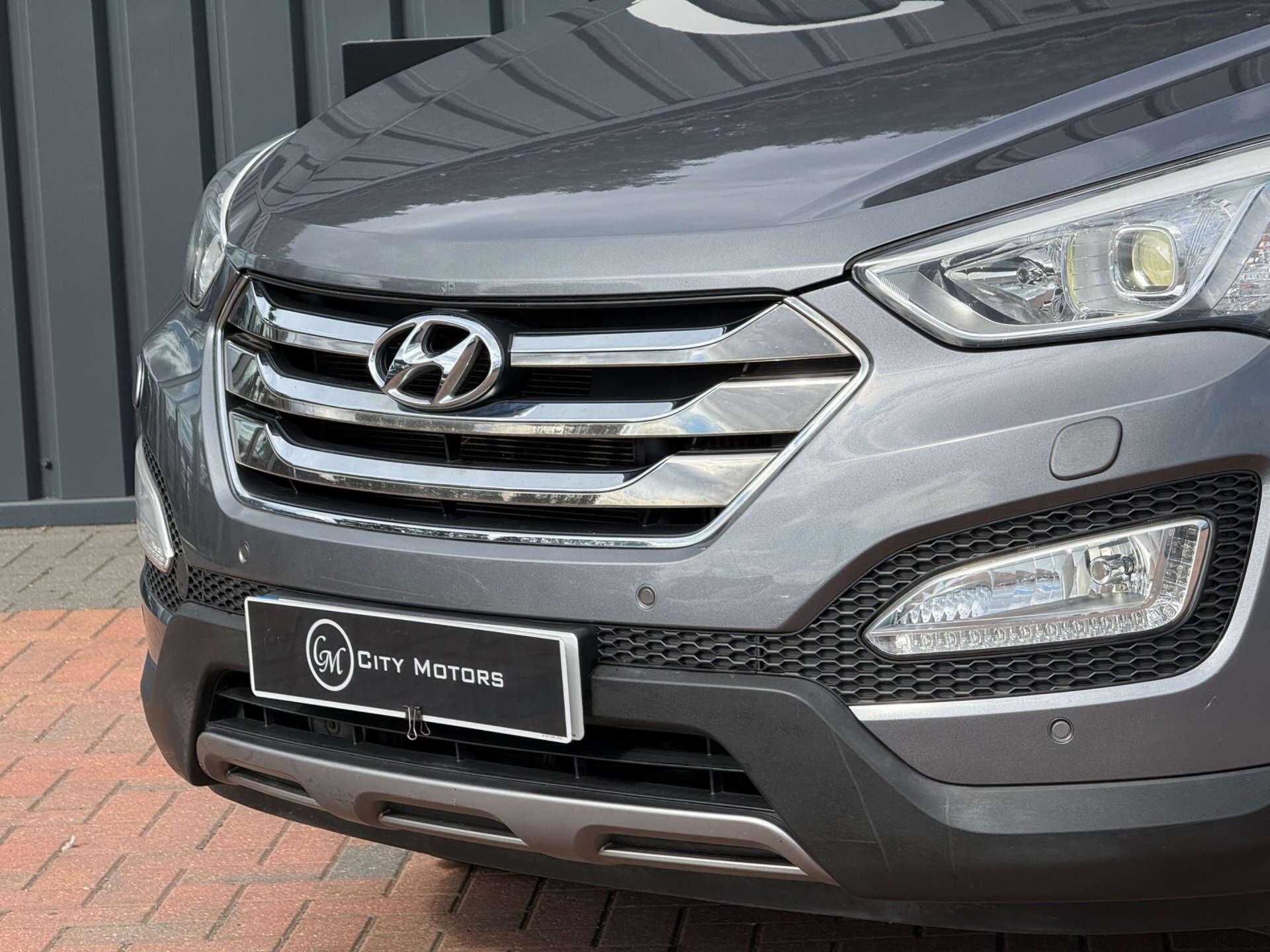 Hyundai Santa FE view 4