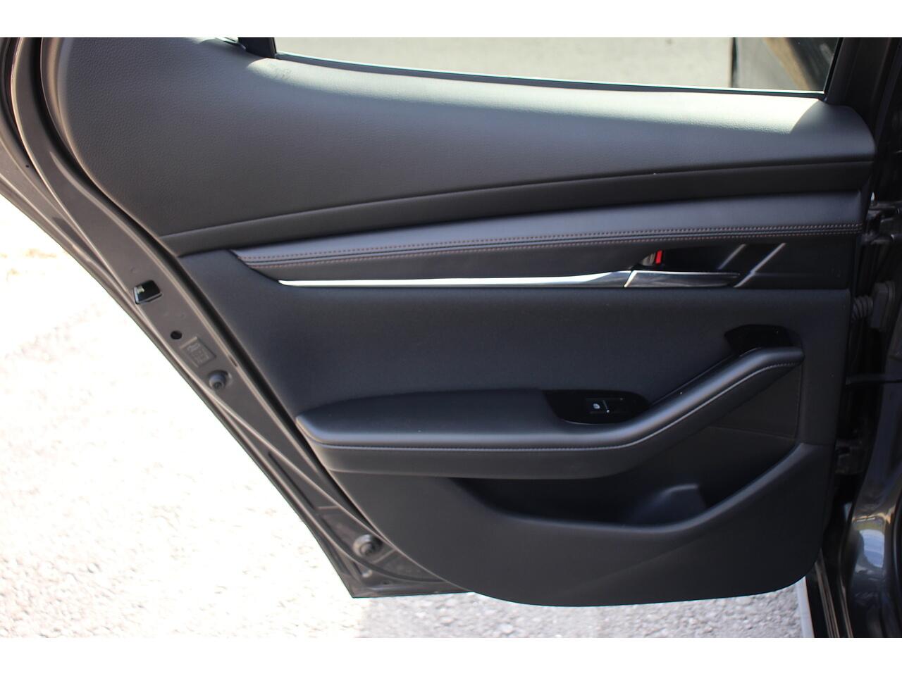 Mazda Mazda3 view 35