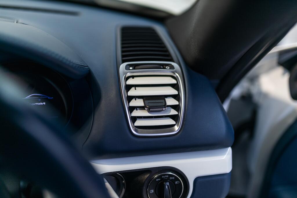 Porsche Cayman view 29