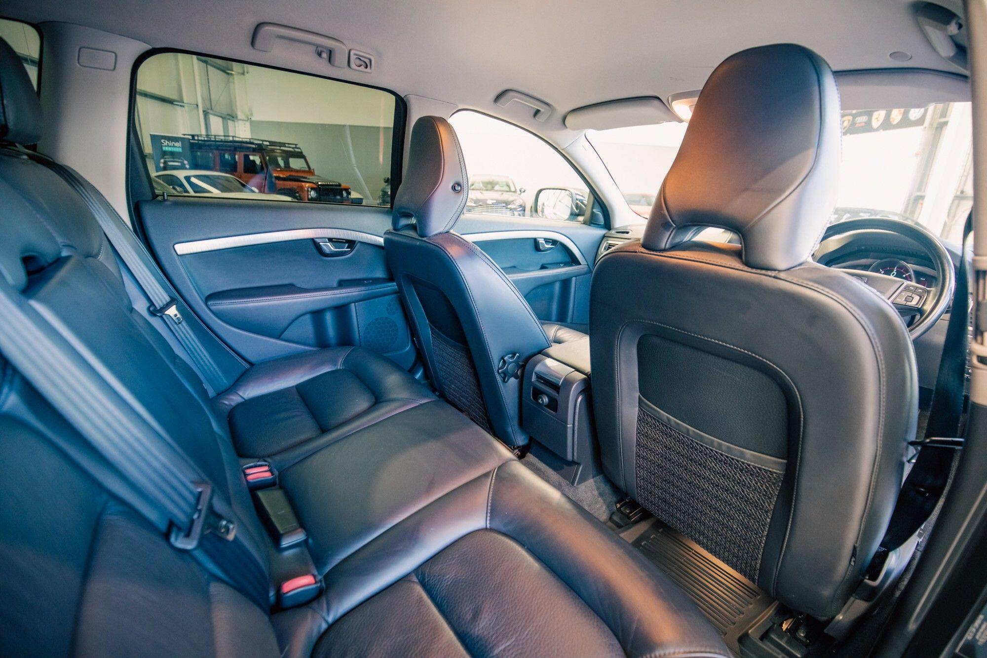 Volvo XC70 view 9