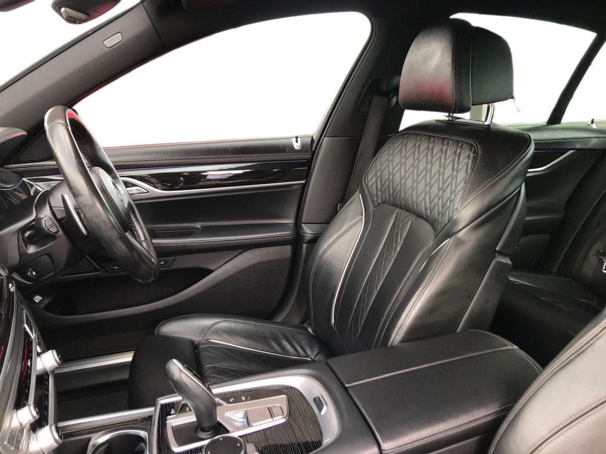 BMW 7 Series view 6