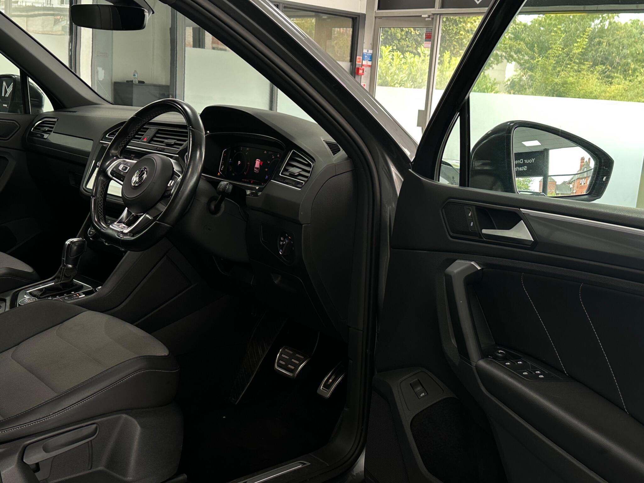 Volkswagen Tiguan view 21