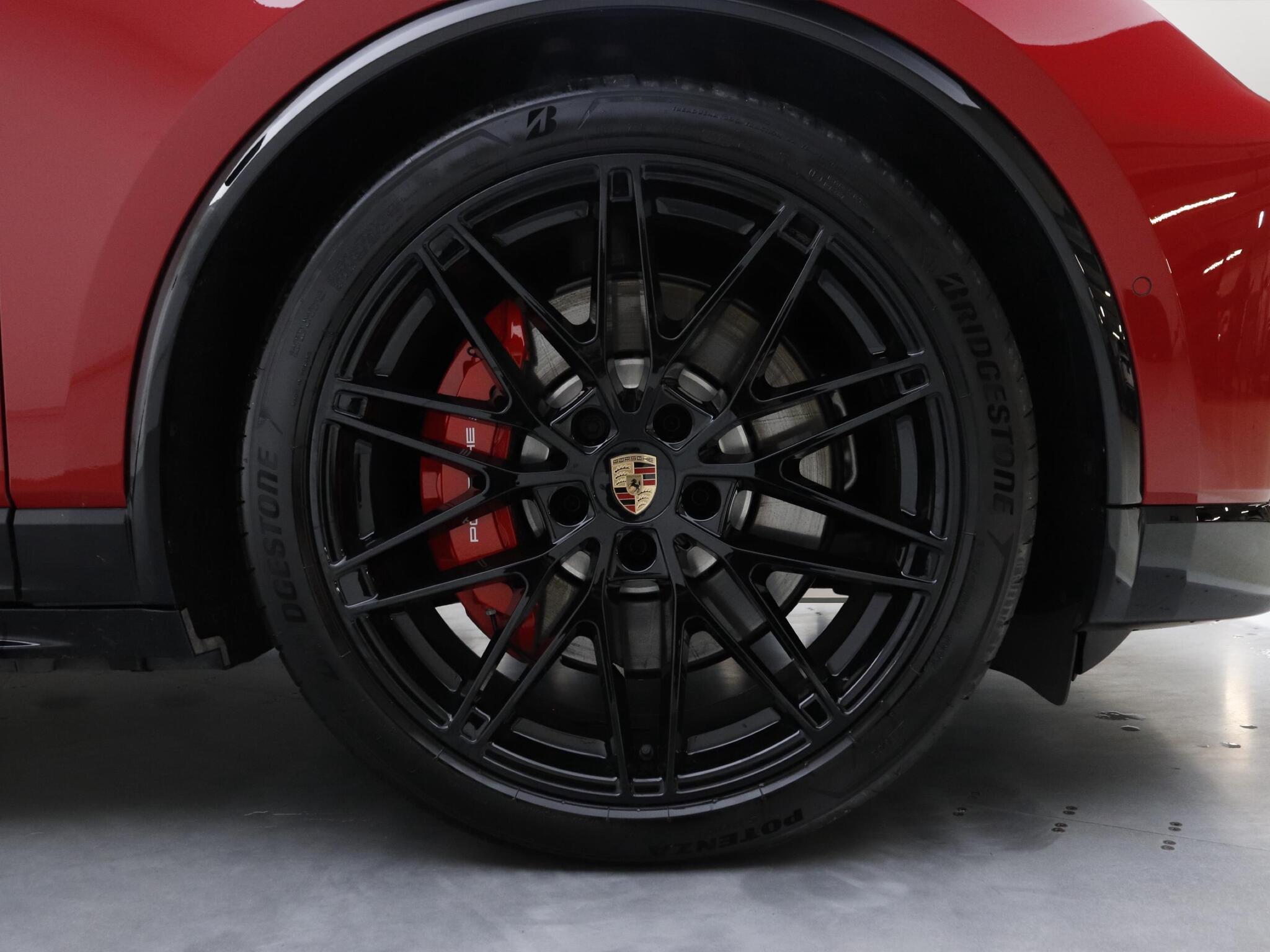 Porsche Macan view 8