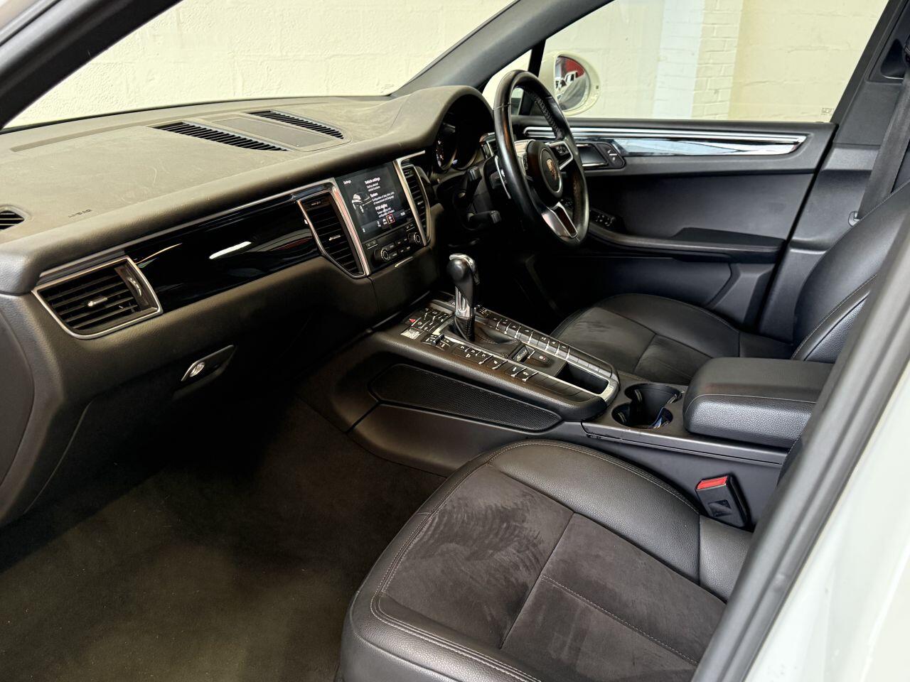 Porsche Macan view 56