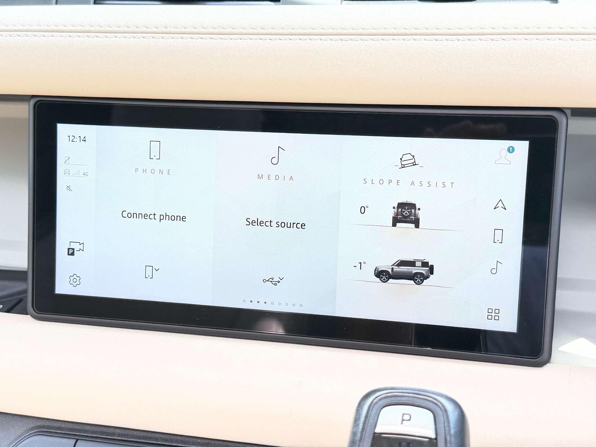 Land Rover Defender view 35