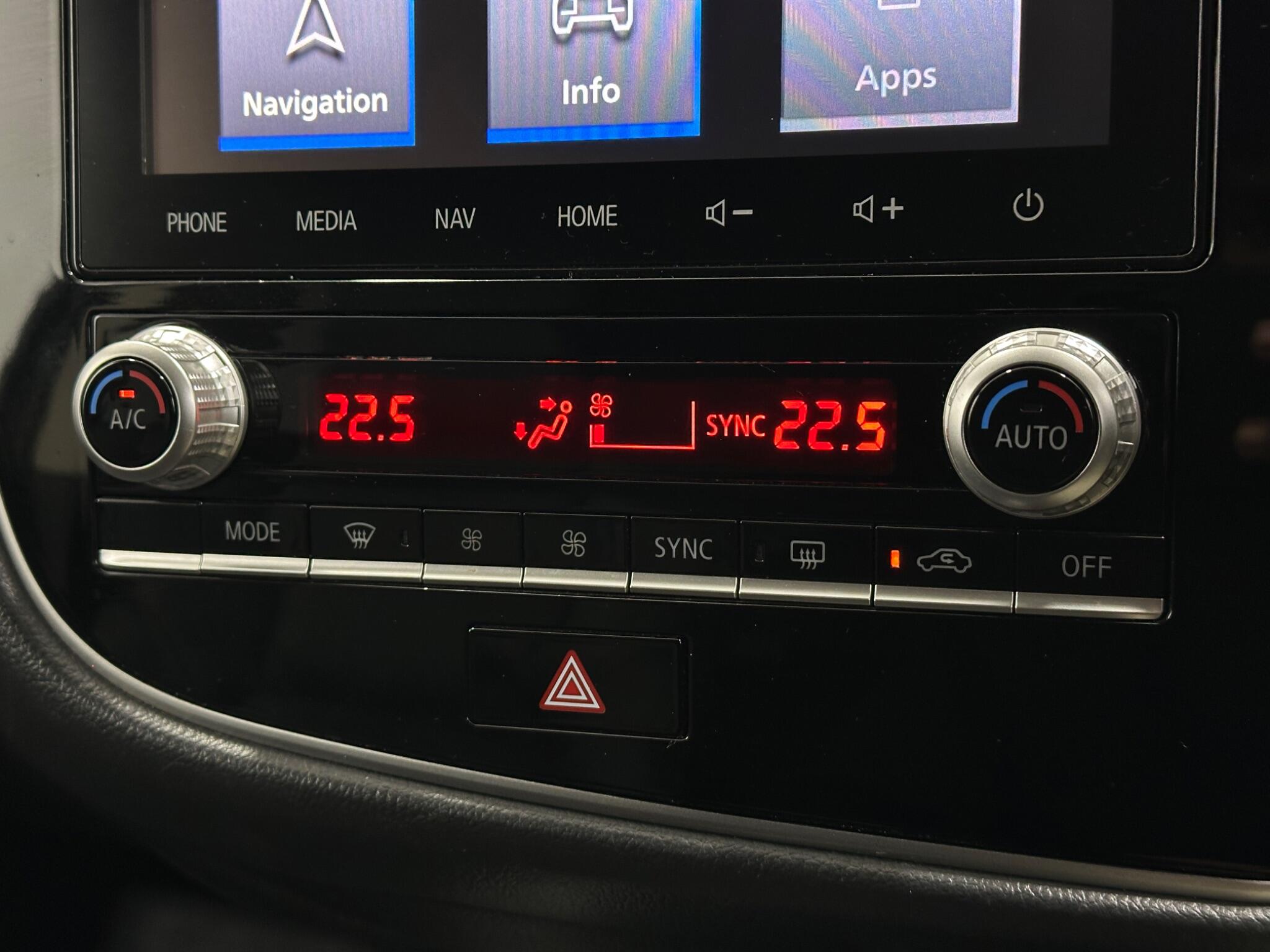 Mitsubishi Outlander view 22