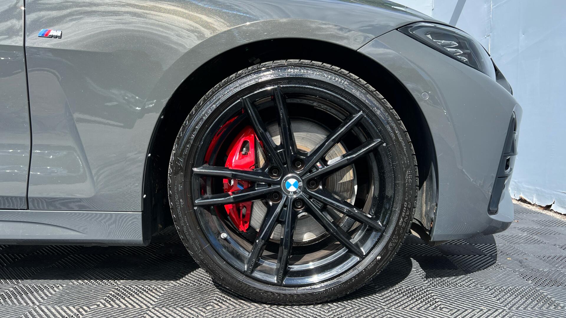 BMW 4 Series view 14