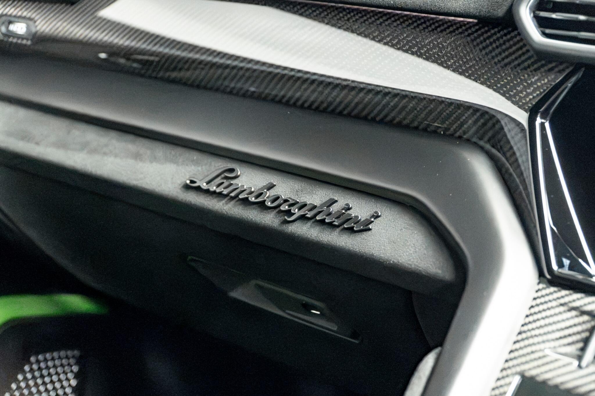Lamborghini Urus view 42