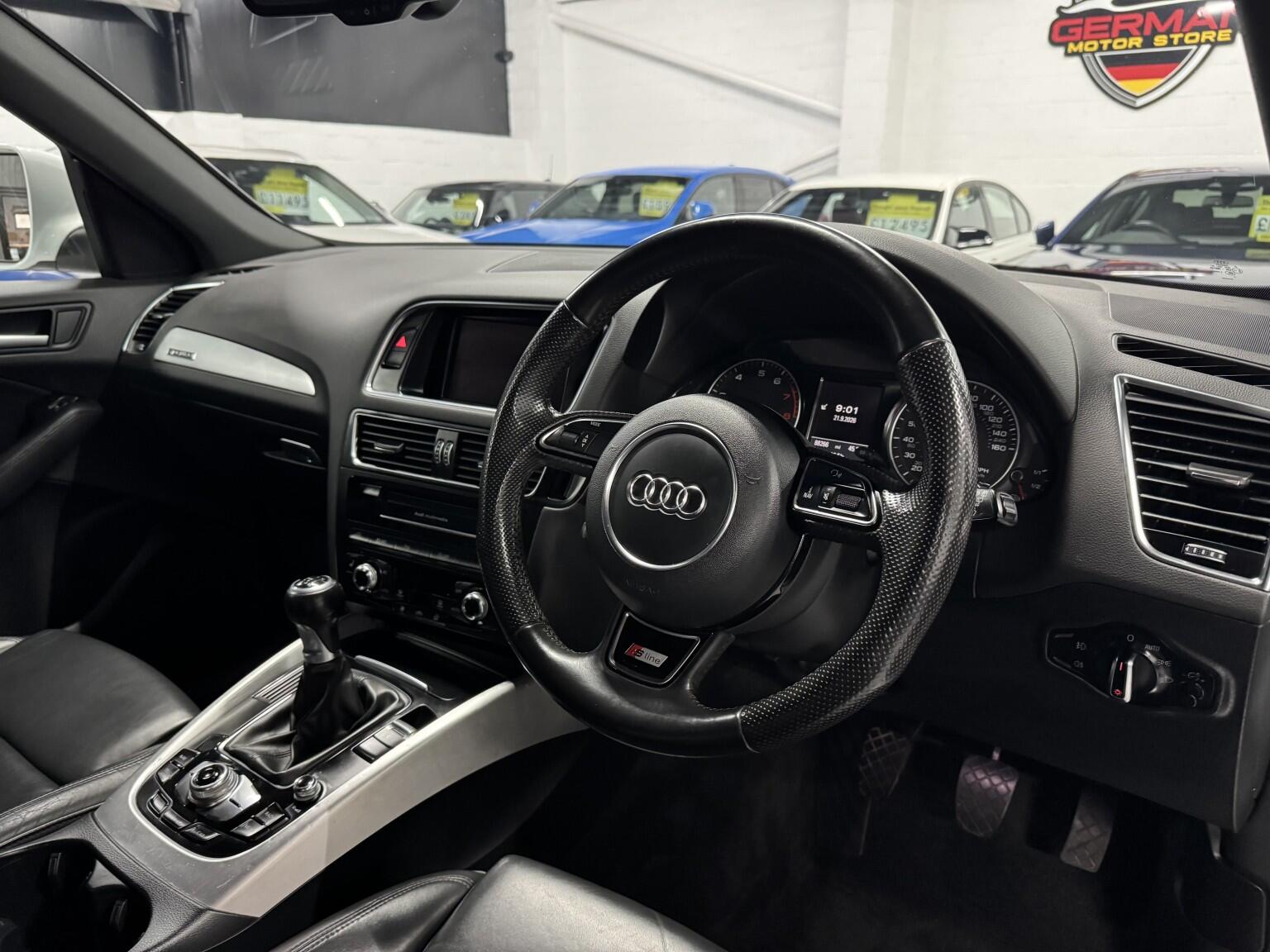 Audi Q5 view 16