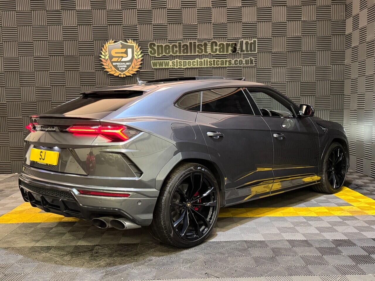 Lamborghini Urus view 25