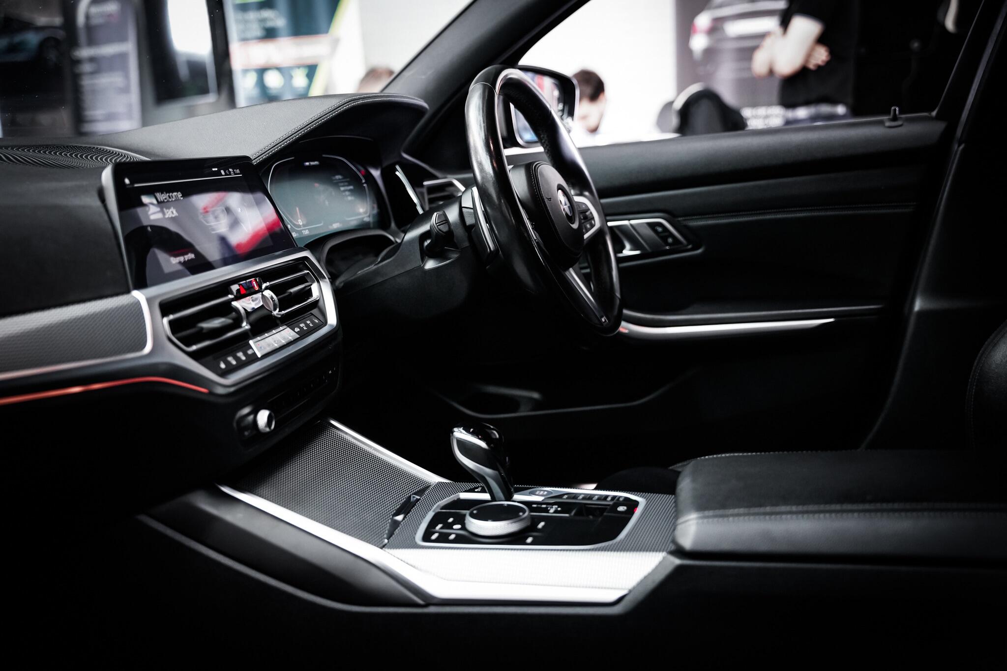 BMW 3 Series view 3