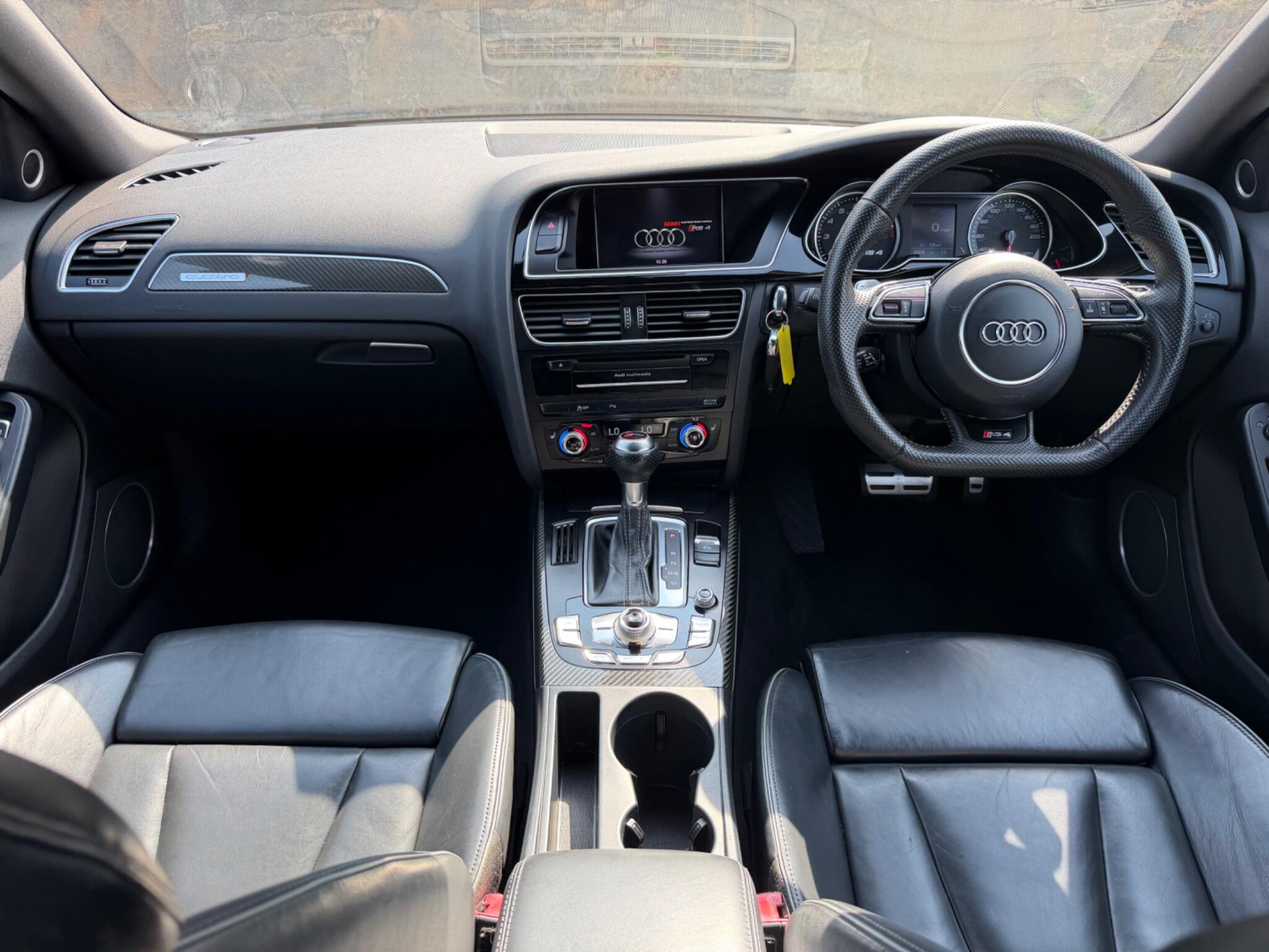 Audi RS4 view 10