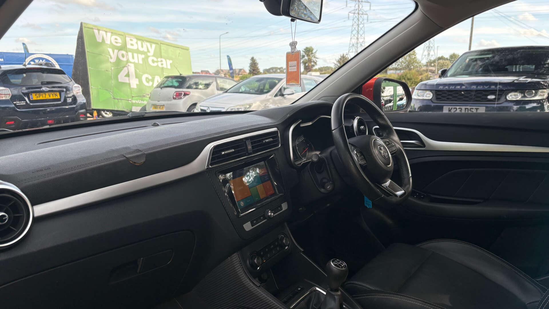 MG ZS view 14