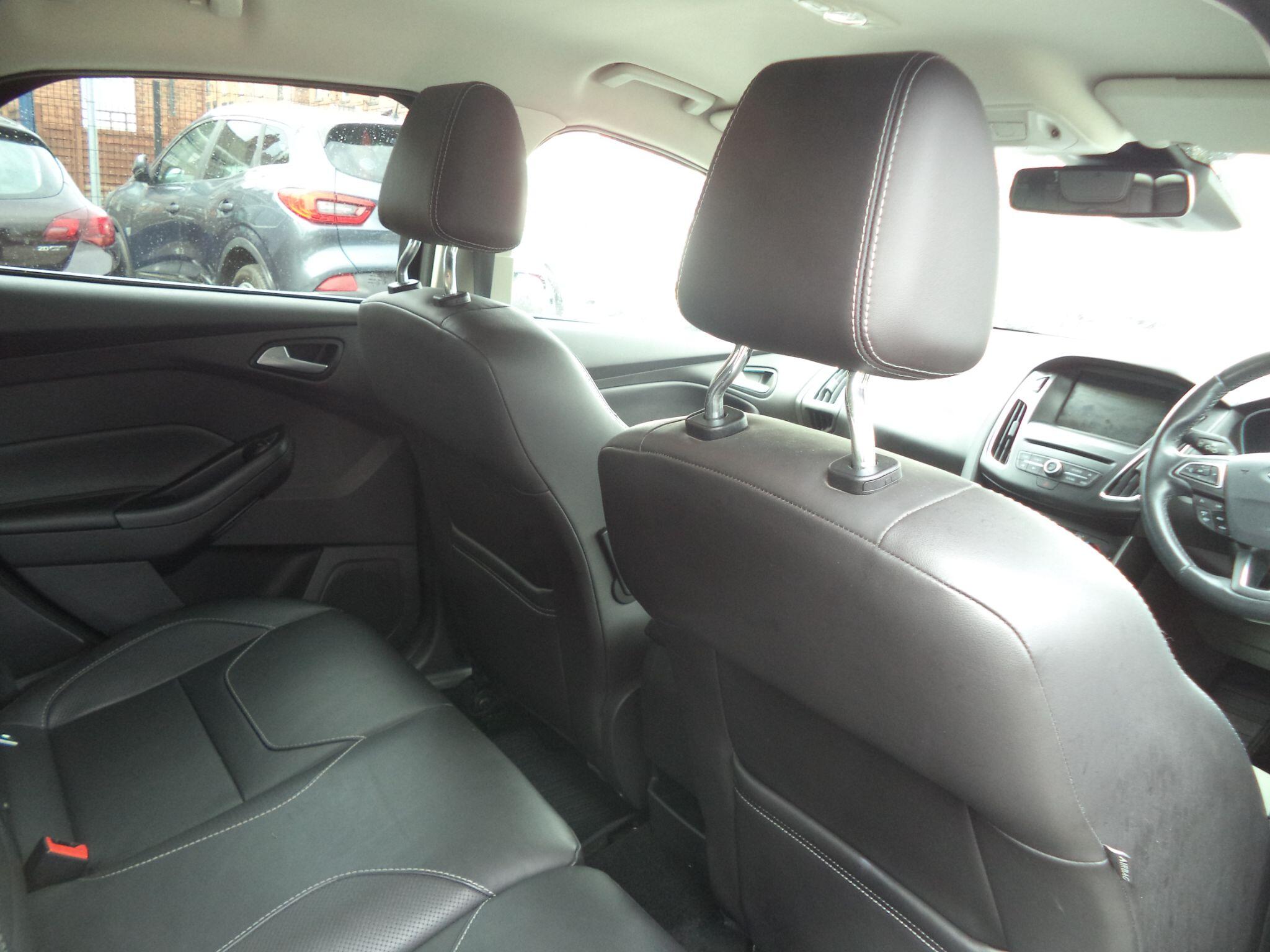 Ford Focus view 33