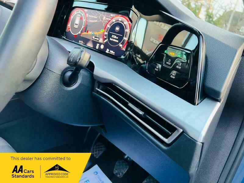 2025 Volkswagen Golf 1.5 TSI Life Euro 6 (s/s) 5dr • 2,100 miles image 9