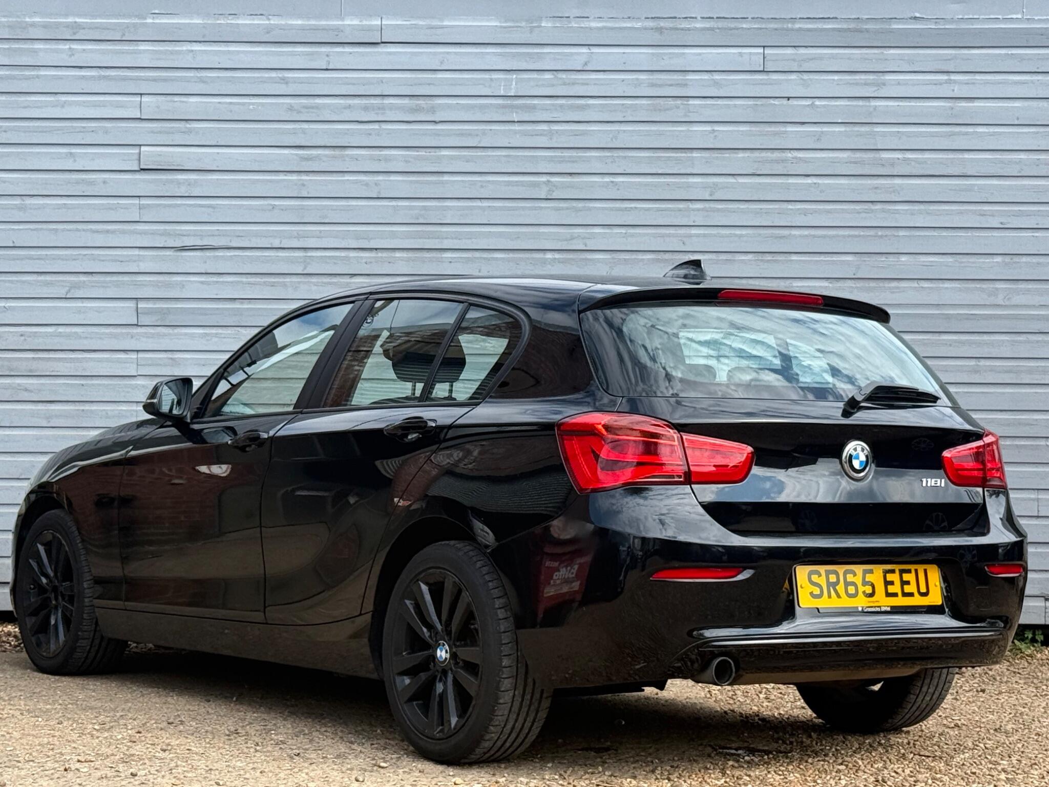 BMW 1 Series view 5