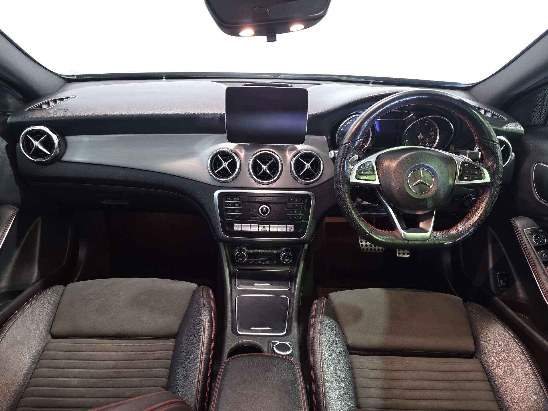 Mercedes-Benz GLA view 14