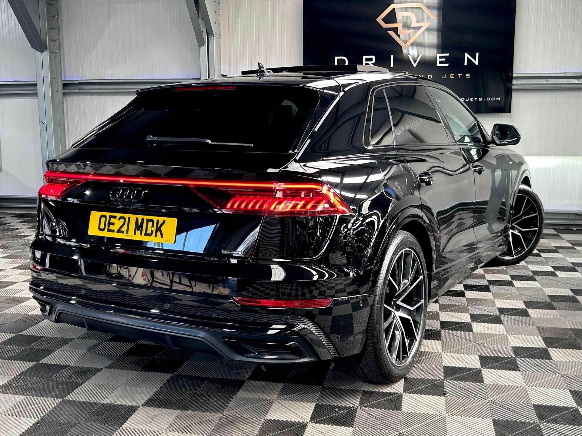 Audi Q8 view 3