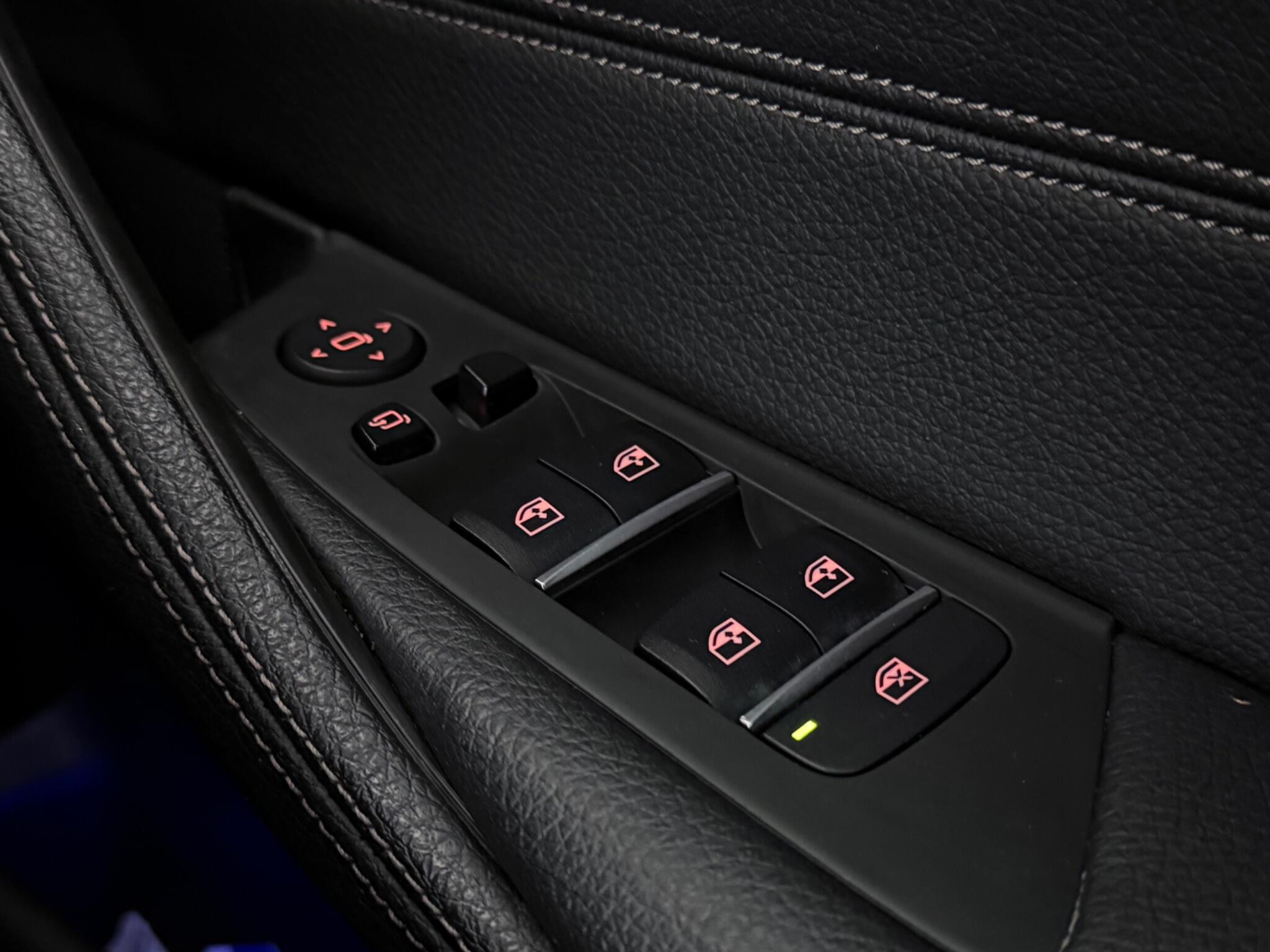 BMW 5 Series view 18