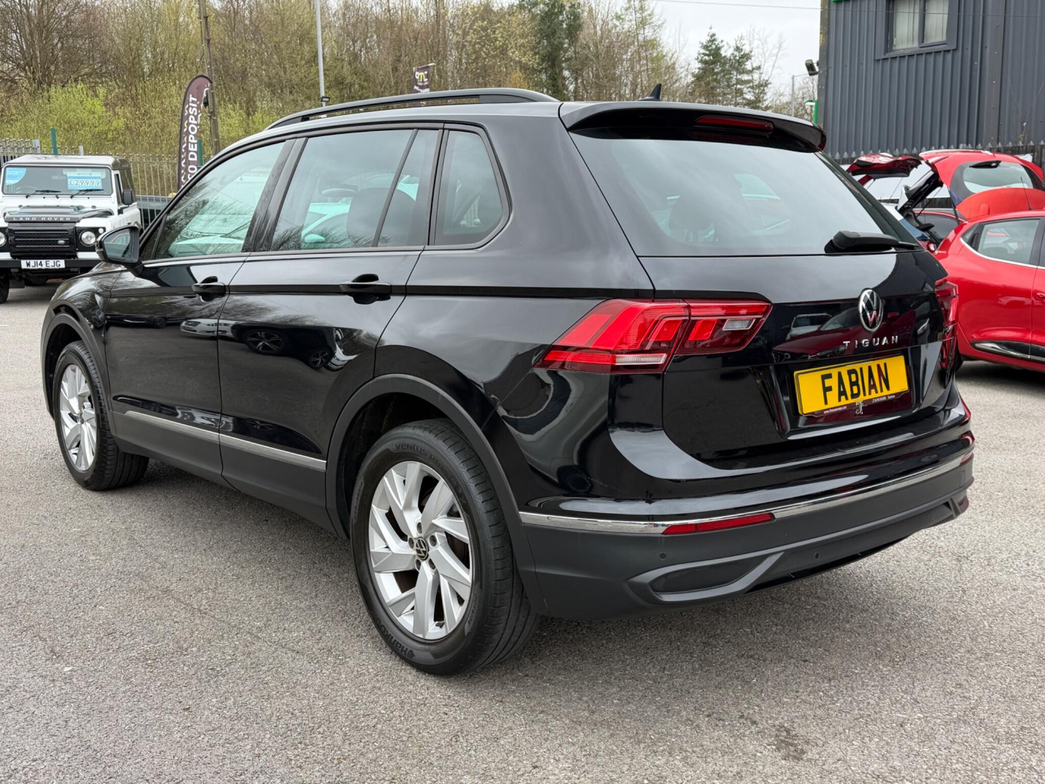 Volkswagen Tiguan view 6