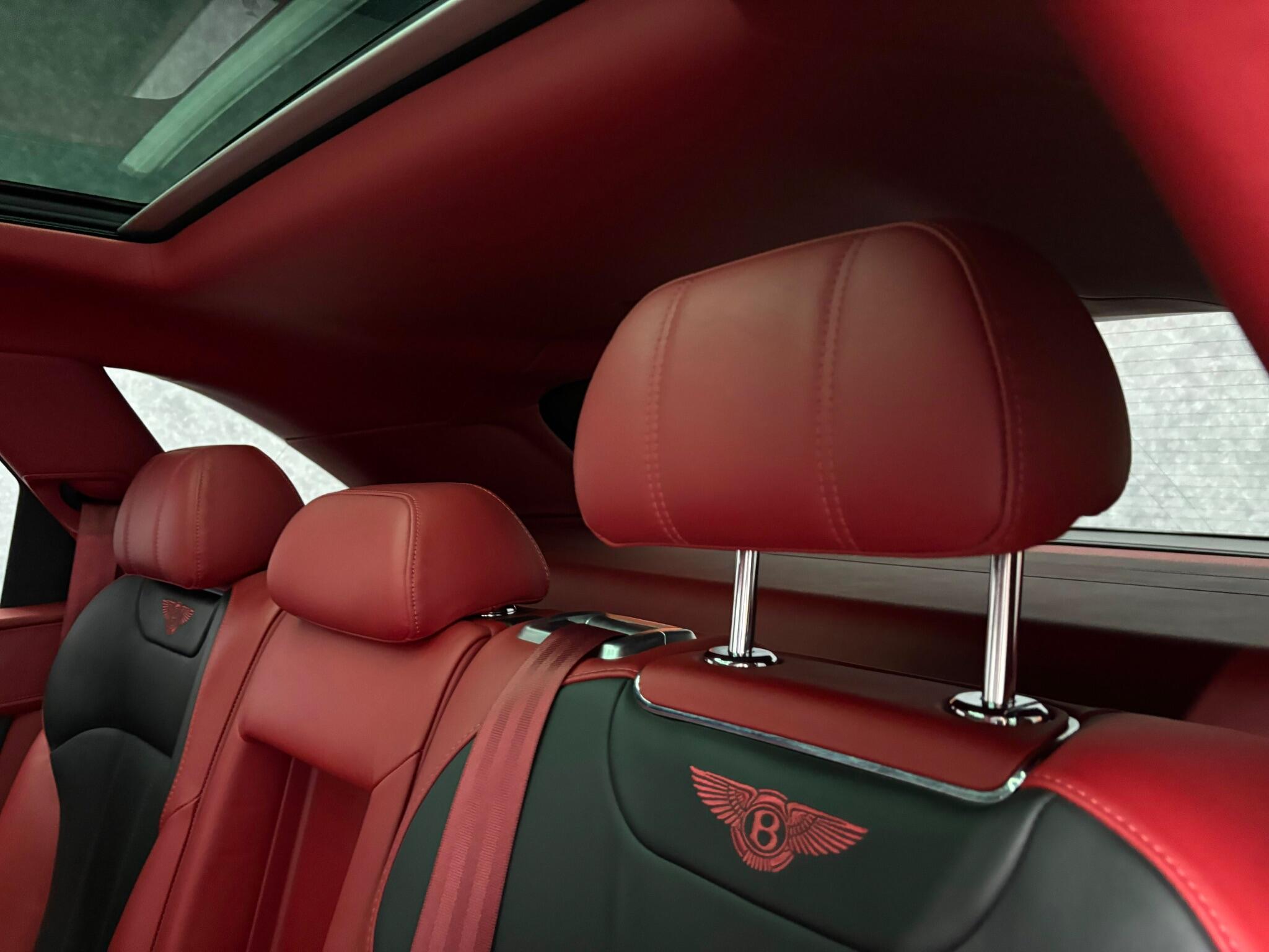 Bentley Bentayga view 13