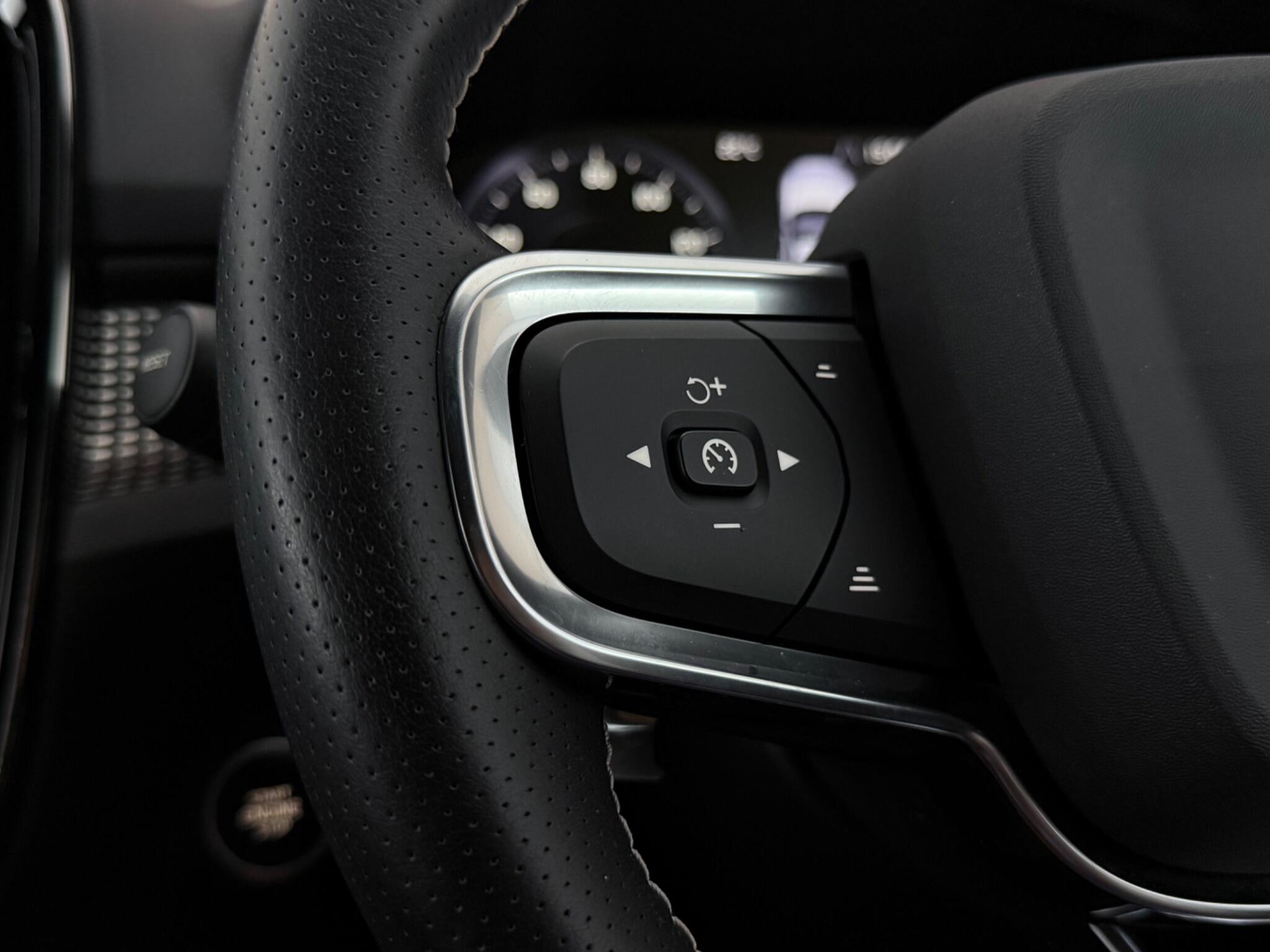 Volvo XC40 view 14