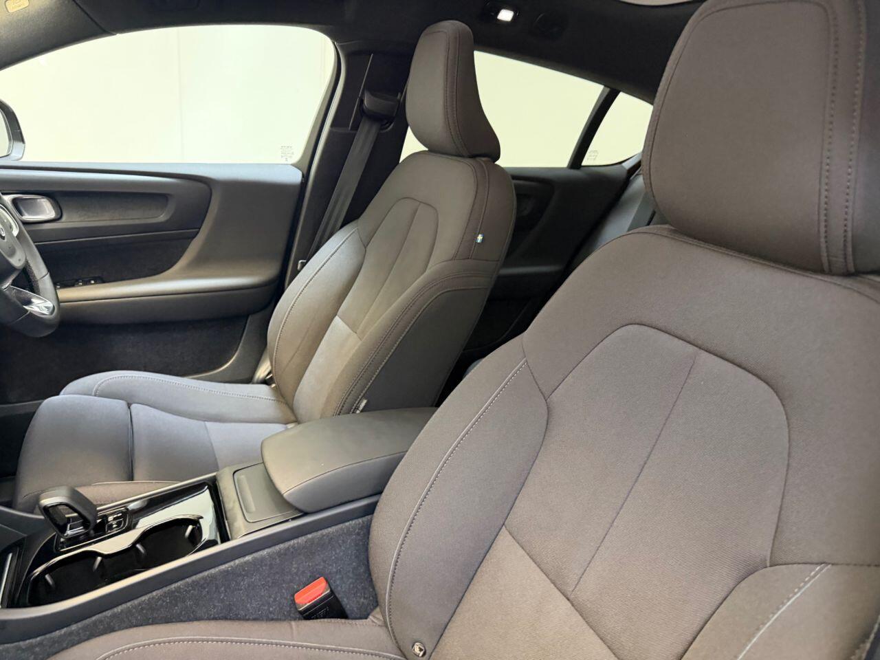 Volvo C40 view 34