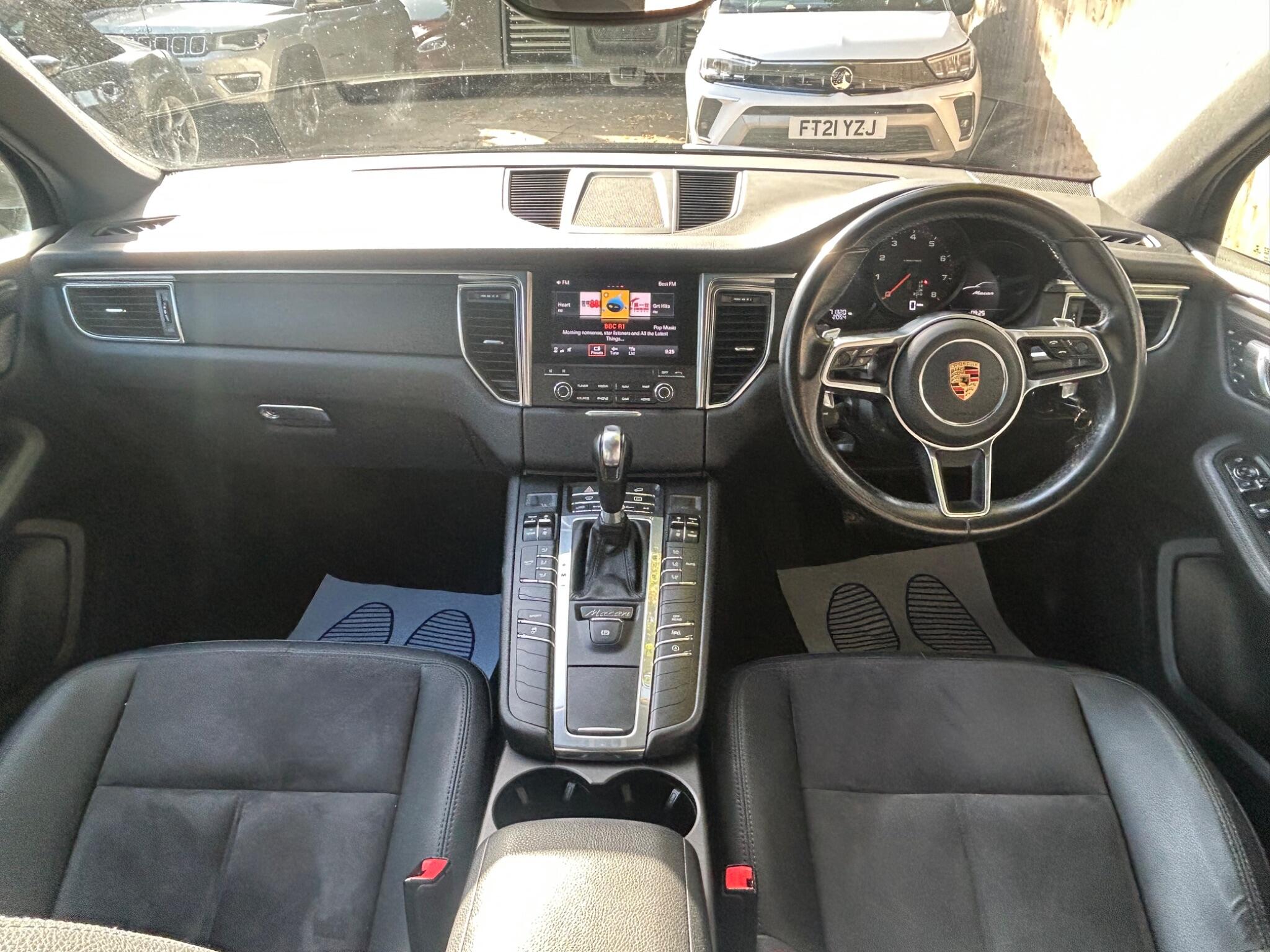 Porsche Macan view 24