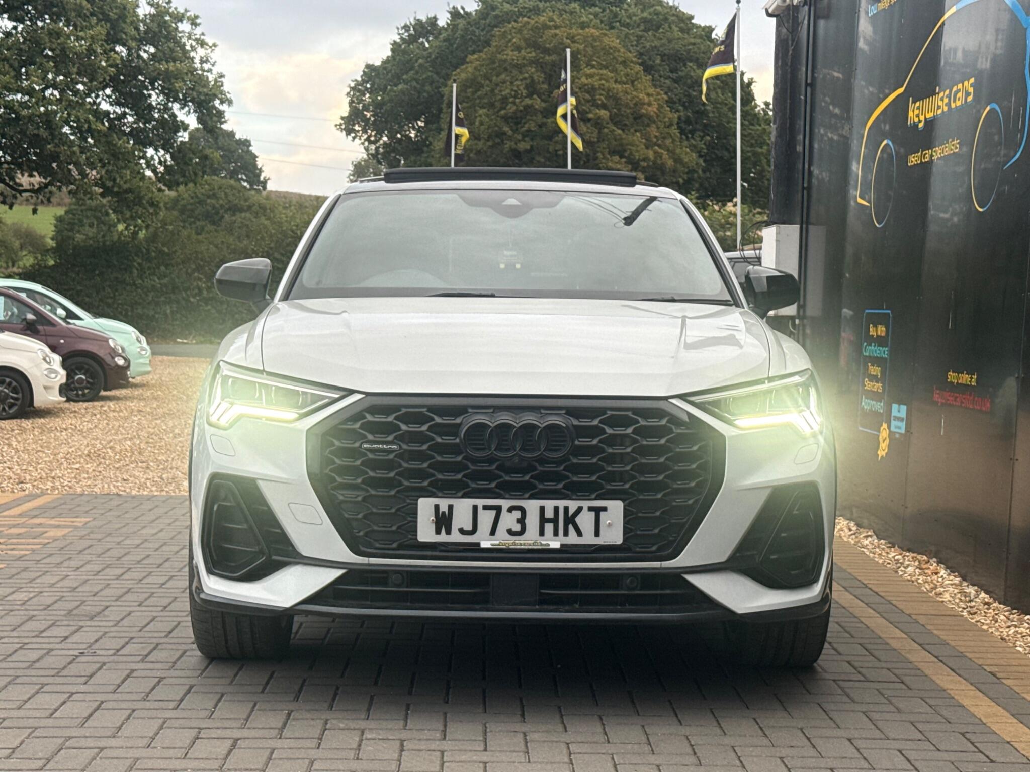 Audi Q3 view 10
