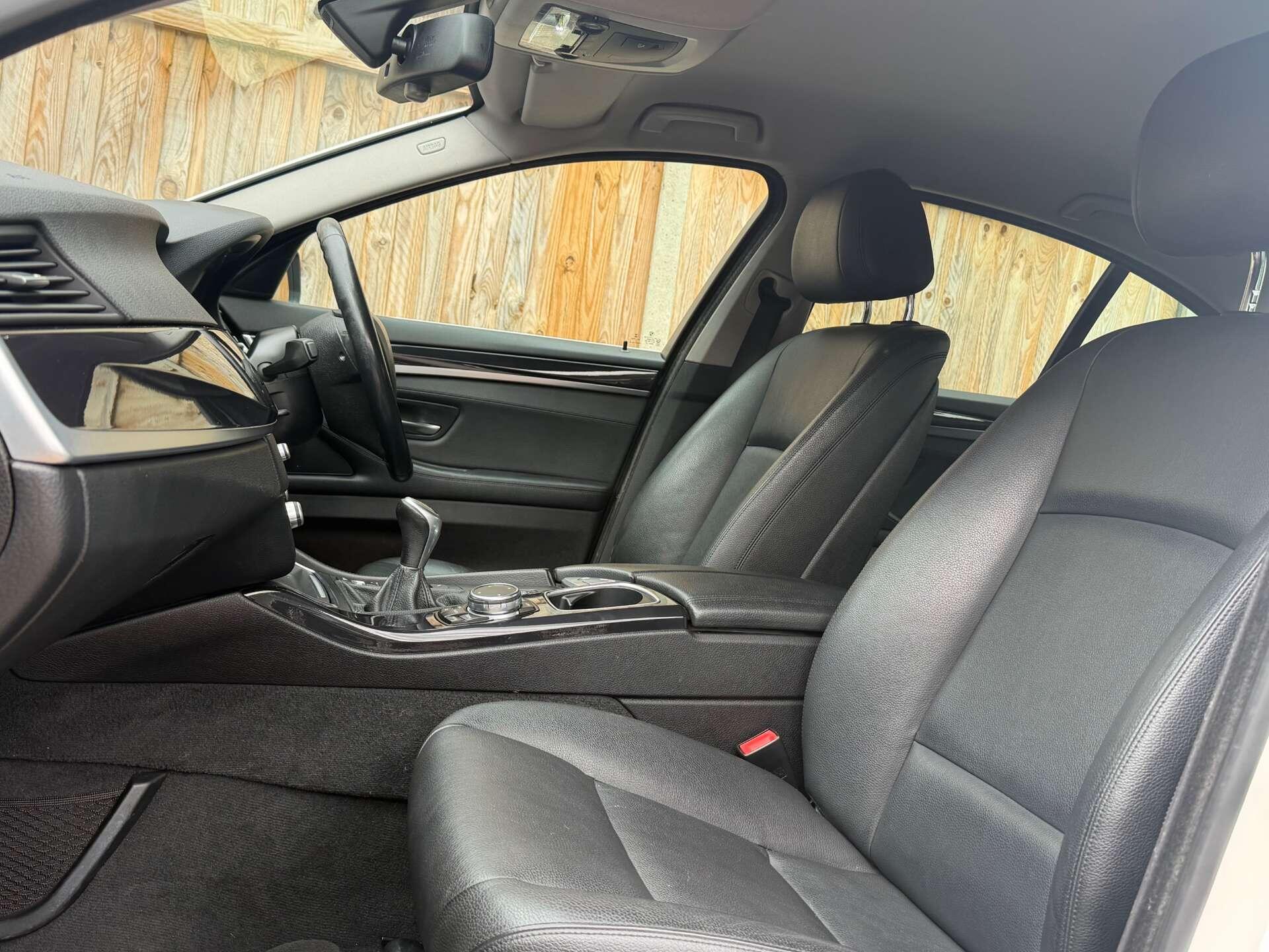 BMW 5 Series view 17