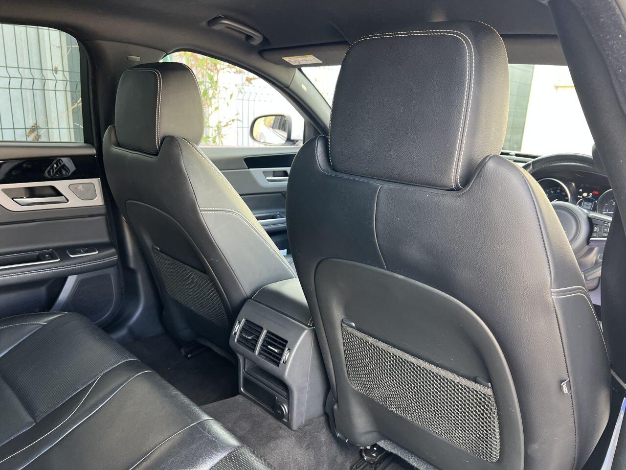 Jaguar XF view 19